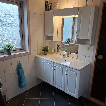 Moderne Pa Naer Sjo Og Turterreng * Tingvoll